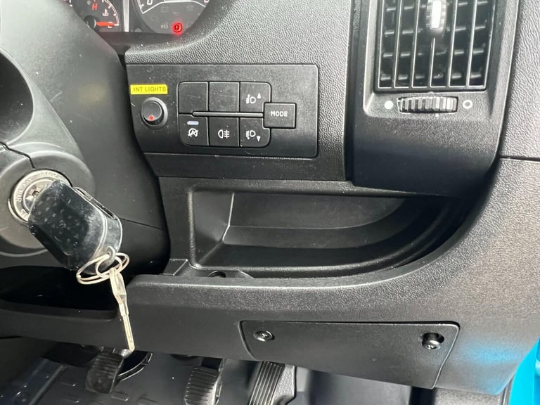 2022 Peugeot Boxer 2.2 BlueHDi 335 S Platform Cab L3 Euro 6 (s/s) 2dr Luton Diesel Manual