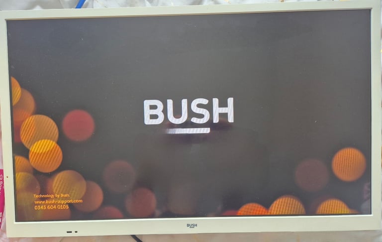 * NEW PRICE *BUSH 24" White Smart HD Ready LCD Freeview TV/DVD