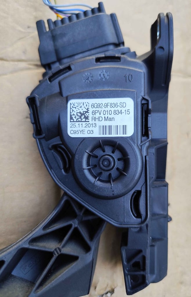 image for Genuine Ford Mondeo Mk4 Accelerator Throttle Gas Pedal 6G92-9F836-SD £15