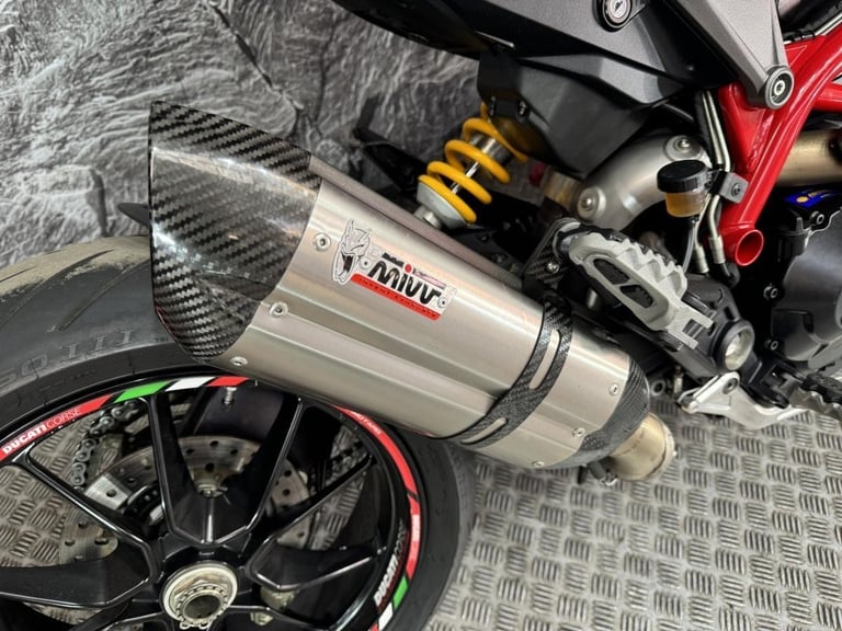 DUCATI HYPERMOTARD 821 2015