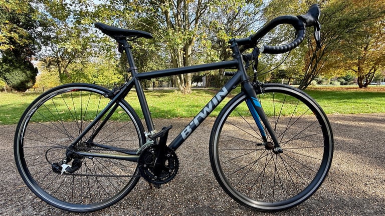 Unisex road bike, B’Twin Triban 500SE road bike in great condition 