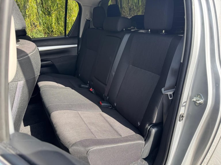 2018 Toyota Hilux 2.4 D-4D Invincible Auto 4WD Euro 6 (s/s) 4dr (TSS) PICK UP Diesel Automatic
