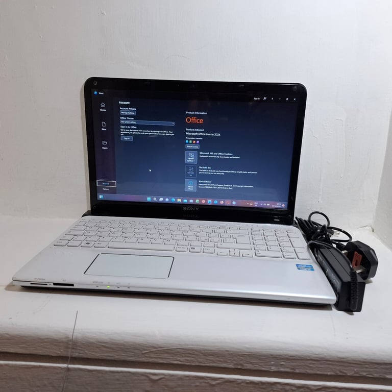 Sony Vaio SVE151J13M 15.6 Inc Intel-Core i5 CPU Win 11 Prof. with Activated 2024 Office 356 Laptop.
