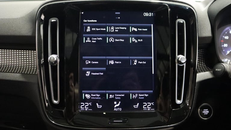  Volvo XC40 T3 R-Design (Lounge Pack, Sunroof, Harman Kardon, 360 Camera, BLIS) Petrol Automatic