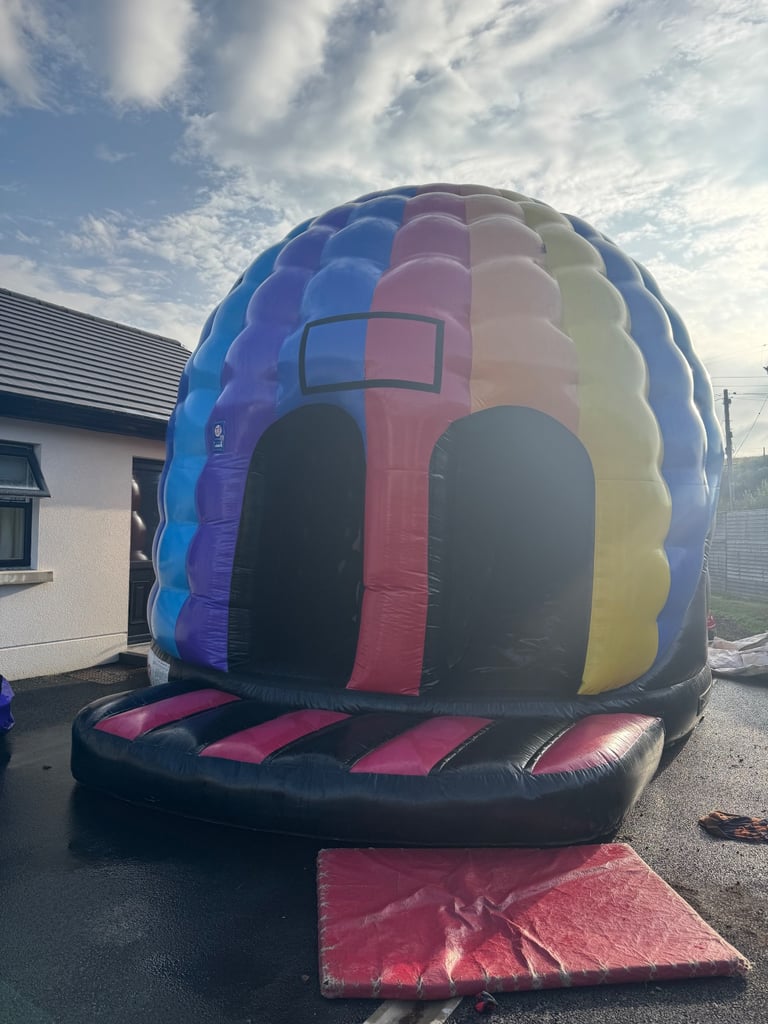 5 bouncy castles for sale 