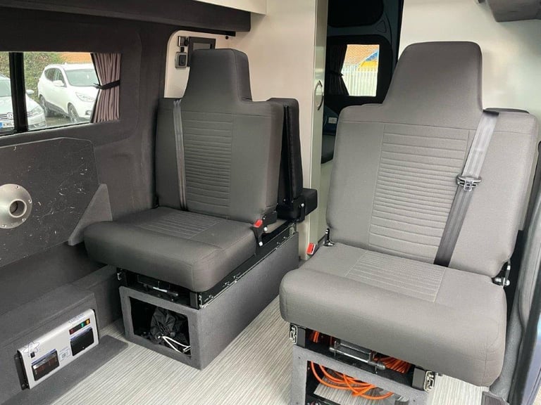 Wellhouse Maxus D7 LWB High Top