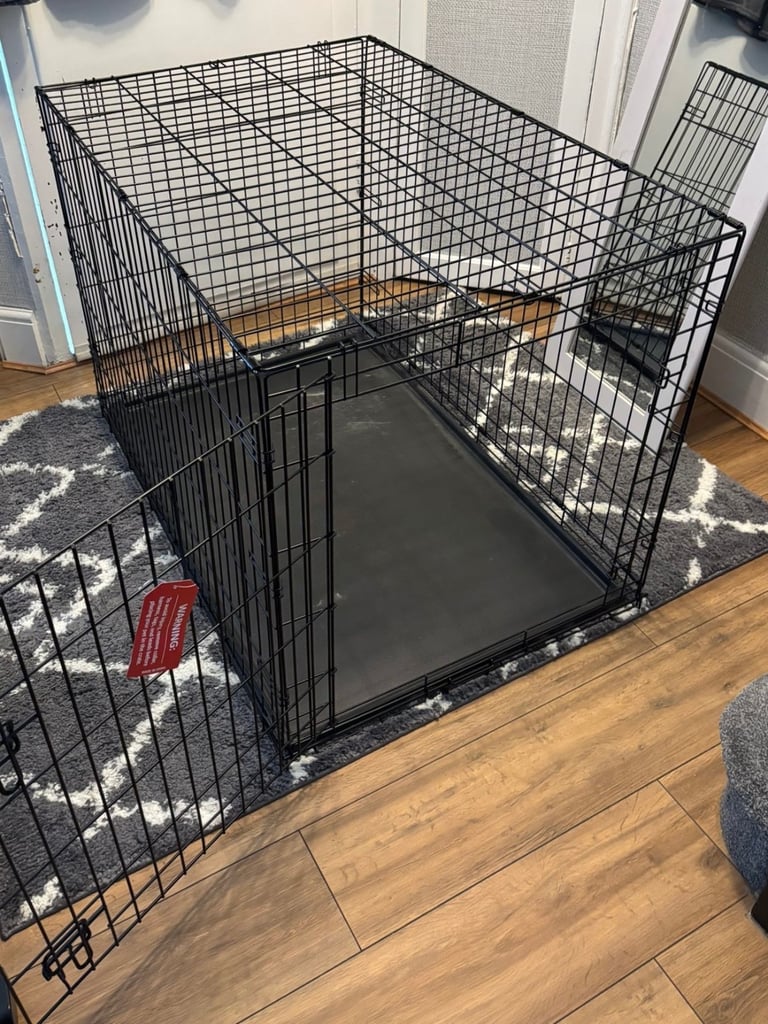 Black dog crate size Large 