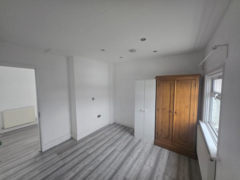 Double Room to rent (Suitable for couples)