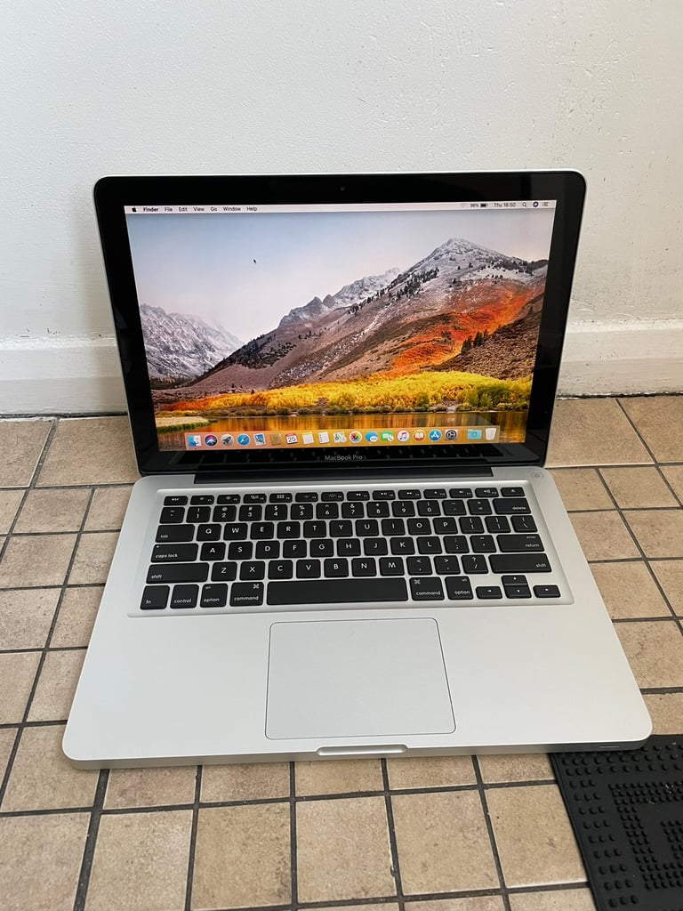 Apple MacBook Pro. Core i5. 