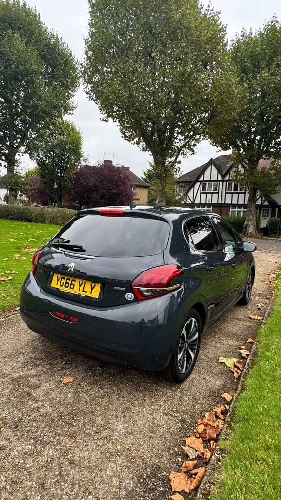 Peugeot, 208, Hatchback, 2016, Manual, 1199 (cc), 5 doors