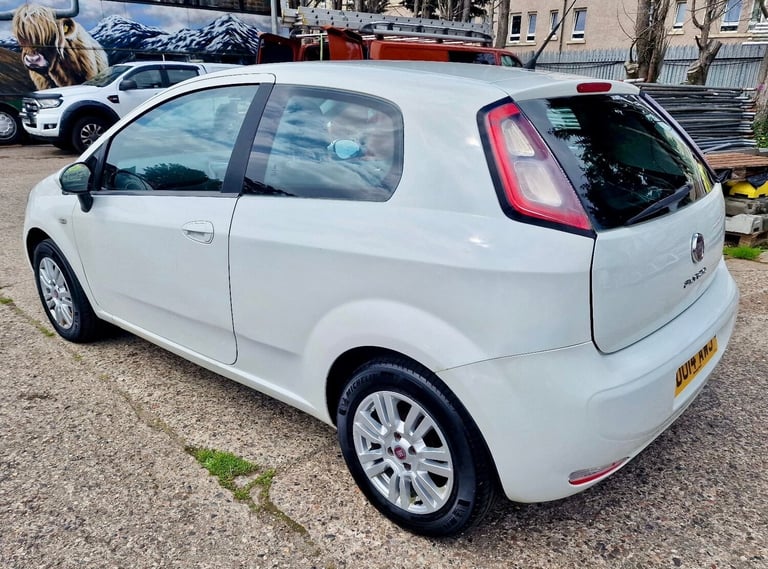 2014 Fiat Punto 1.2 Easy 3dr HATCHBACK Petrol Manual