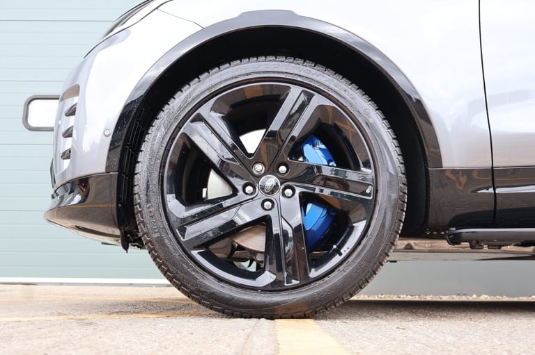 2025 Land Rover Discovery BRAND NEW COMMERCIAL DYNAMIC HSE STYLED BY SEEKER  AND REAR SEAT CONVER...