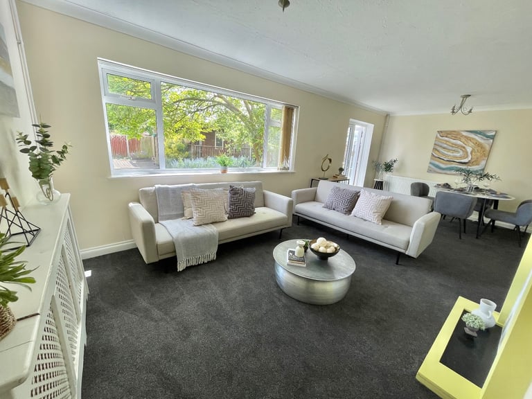 4 bedroom attached house Rugby centre 