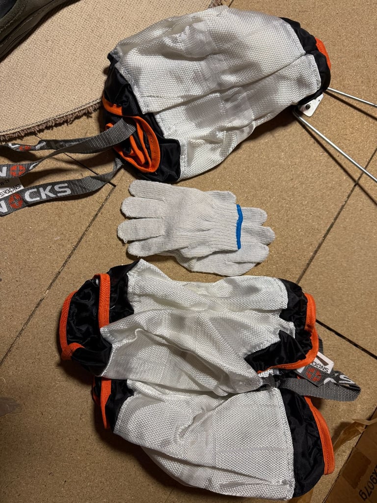 Snocks snow socks - size 42-M - see picture for tyre sizes