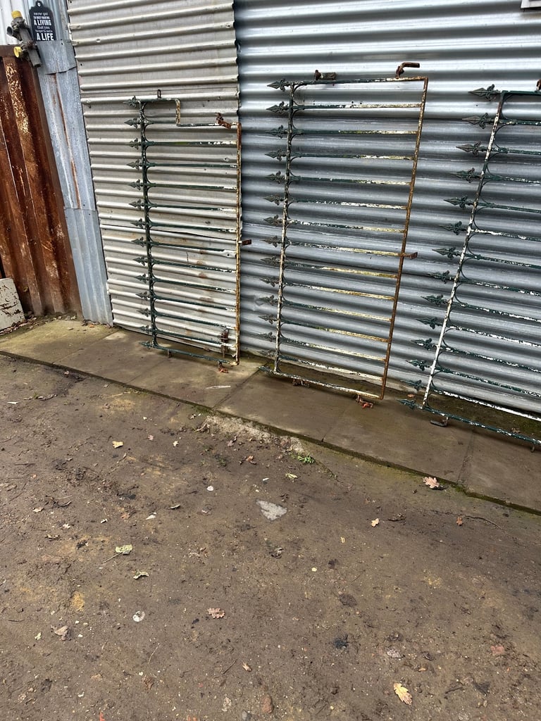 Vintage Cast Iron Garden Railing x4 Pieces