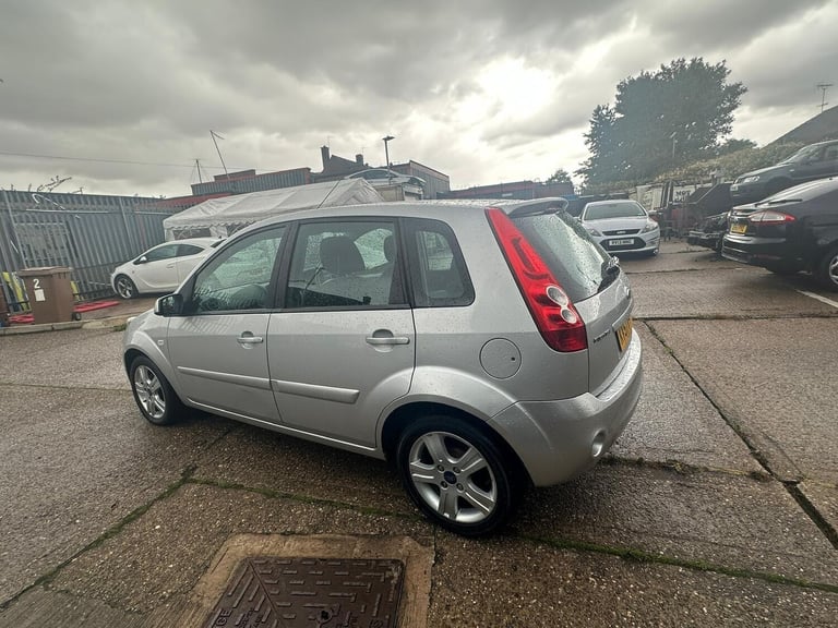 Ford Fiesta 1.4 Zetec Climate 5dr Petrol Manual - Image 8