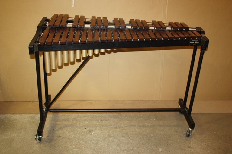 Yamaha YX-135 Standard Xylophone With Resonators 3 1/2 Octaves + Padauk Tone Bars ~ £700 ono