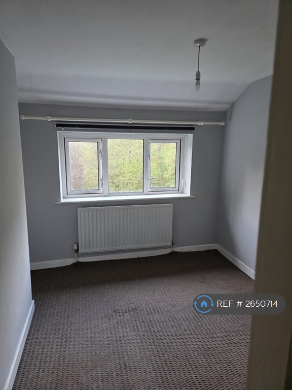1 bedroom flat in Tulliallen, Liverpool, L22 (1 bed) (#2650714)