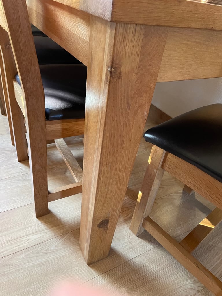 Oak dining table & 6 chairs