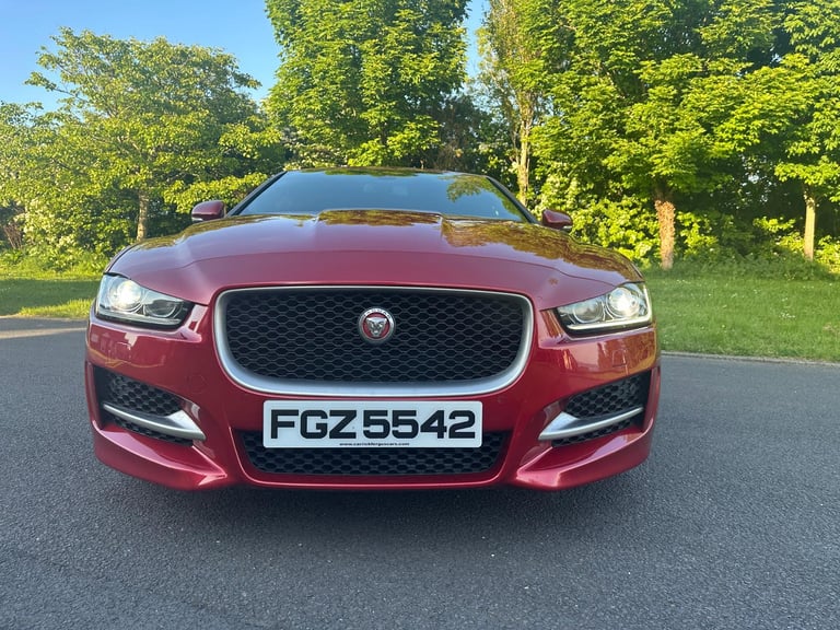 2017 Jaguar XE 2.0 180 BHP / 8 SPEED AUTO / R-SPORT EDITION  / TWO-TONE LEATHER 