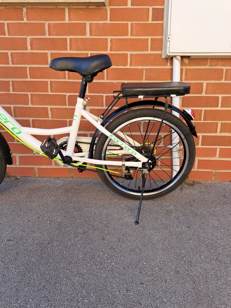 Ladies or kids small shopper bike brilliant condition ideal for birthday present 