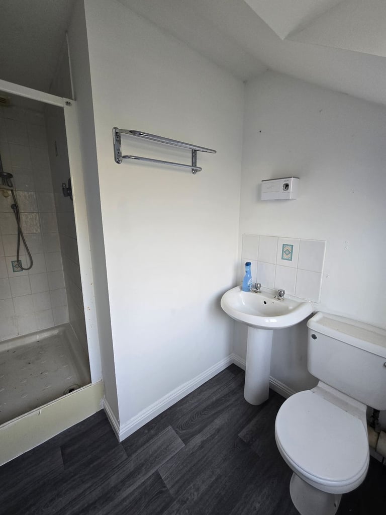 Exceptional 5-Bed, 3-Bath Home in a Premier Transport Hub Location