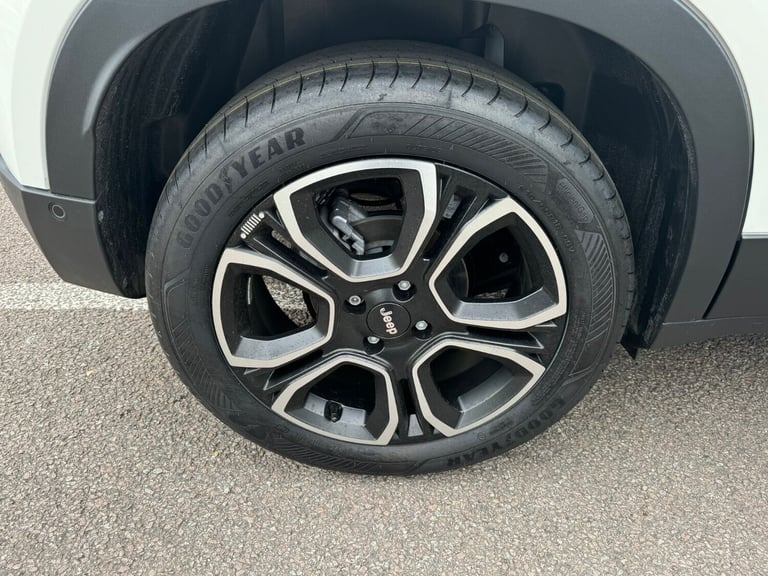 2025 Jeep Avenger 1.2 e-Hybrid Summit 5dr DCT Hatchback Petrol Automatic