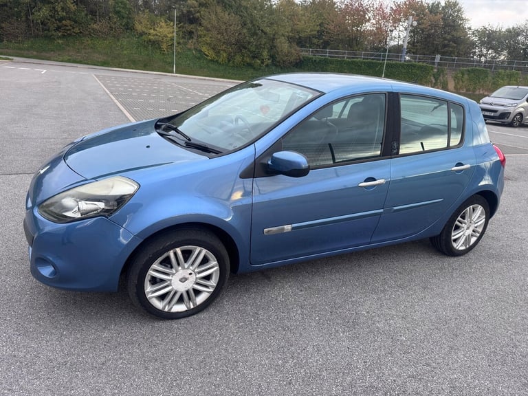 2011 Renault Clio 1.6 VVT Initiale TomTom Auto Euro 5 5dr HATCHBACK Petrol Automatic