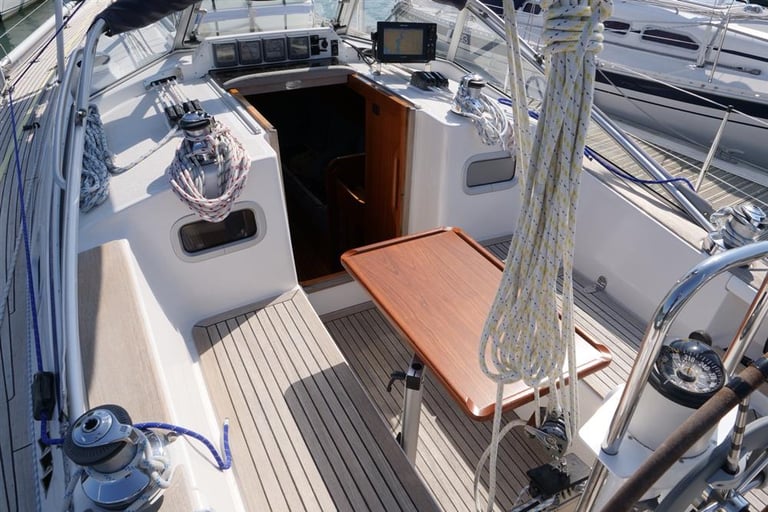 HALLBERG RASSY 342 CRUISING YACHT. (The Bentley of Sailing yachts.)
