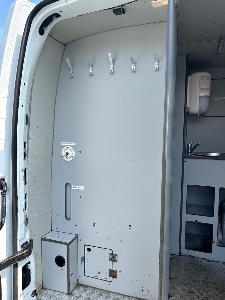 2020 Renault Master LM35dCi 135 Business Medium Roof Van ECODRIVE PANEL VAN Diesel Manual