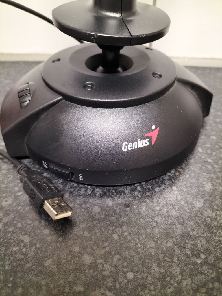 Genius Max fighter F-16 au USB, good condition 