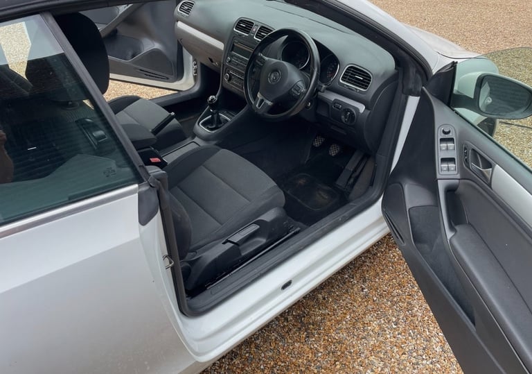 image for Volkswagen, GOLF, Convertible, 2011, Manual, 1598 (cc), 2 doors