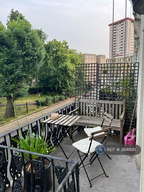 Studio flat in Oakley Square, London, NW1 (#2641681)