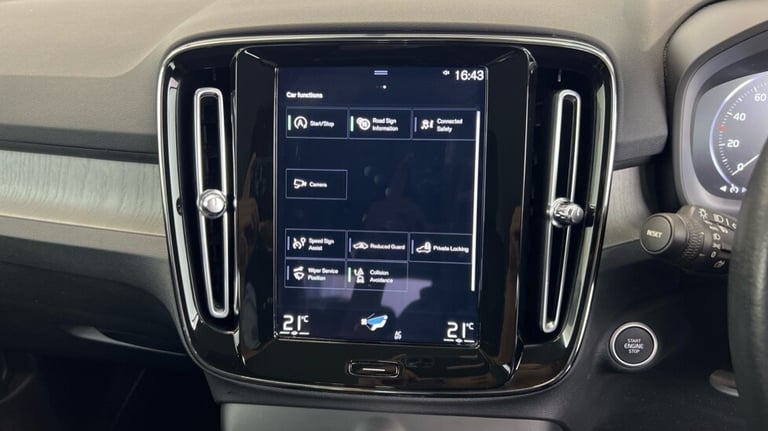 2021 Volvo XC40 Inscription, B4 mild hybrid (Rear Camera,  Black Leather Interior) Estate Petrol ...