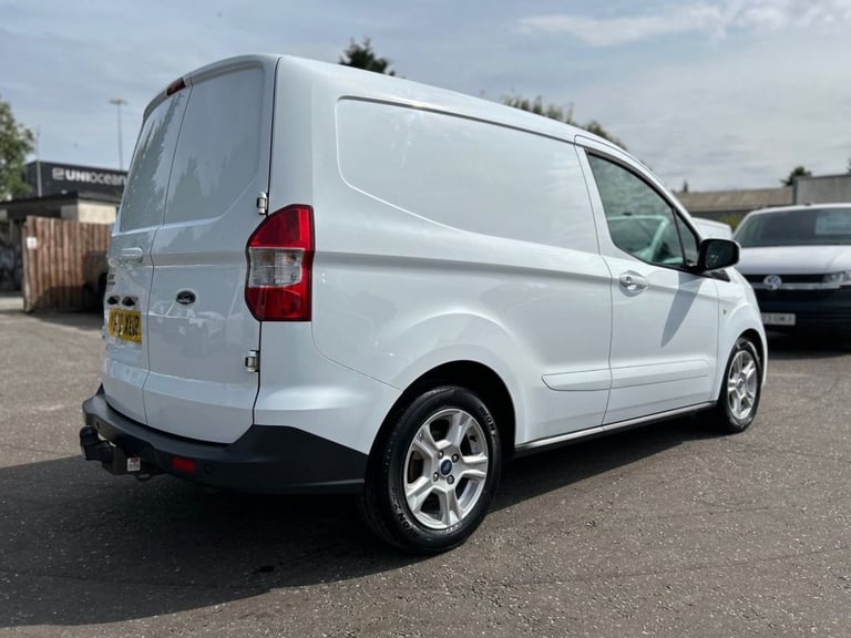 2020 Ford Transit Courier 1.0 EcoBoost LIMITED P/V 5dr L1 ONE OWNER, 3 SERVICES PANEL VAN Petrol ...