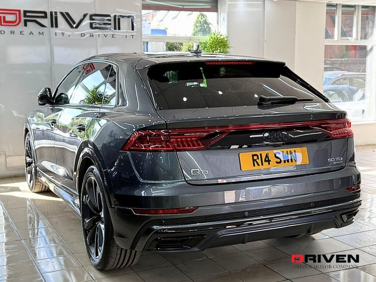 STUNNING ! 2021 AUDI Q8 S-LINE 50 BiTURBO BLACK EDITION 3.0 TDI + FREE DELIVERY!