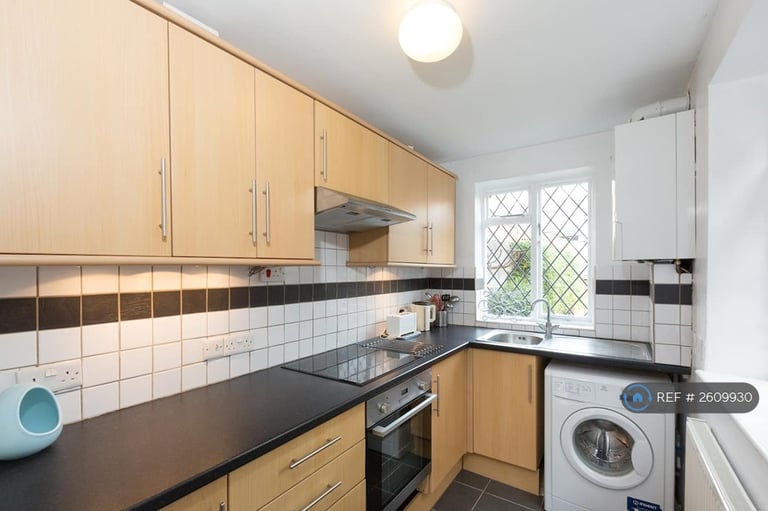 3 bedroom house in Reading Road, Henley-On-Thames, RG9 (3 bed) (#2609930)