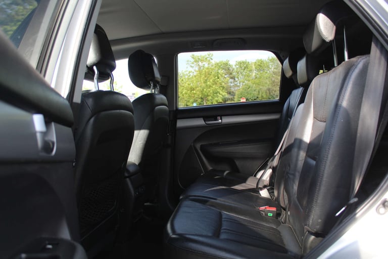 2012 Kia Sorento 2.2 Sorento KX-3 Sat Nav CRDi 4x4 Auto 4WD 5dr SUV Diesel Automatic