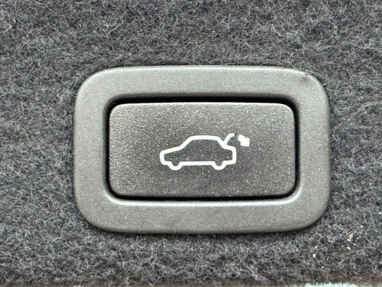 2016 65 VOLVO XC60 2.0 D4 R-DESIGN LUX NAV SUV 5DR DIESEL AUTO EURO 6 (S/S) (190