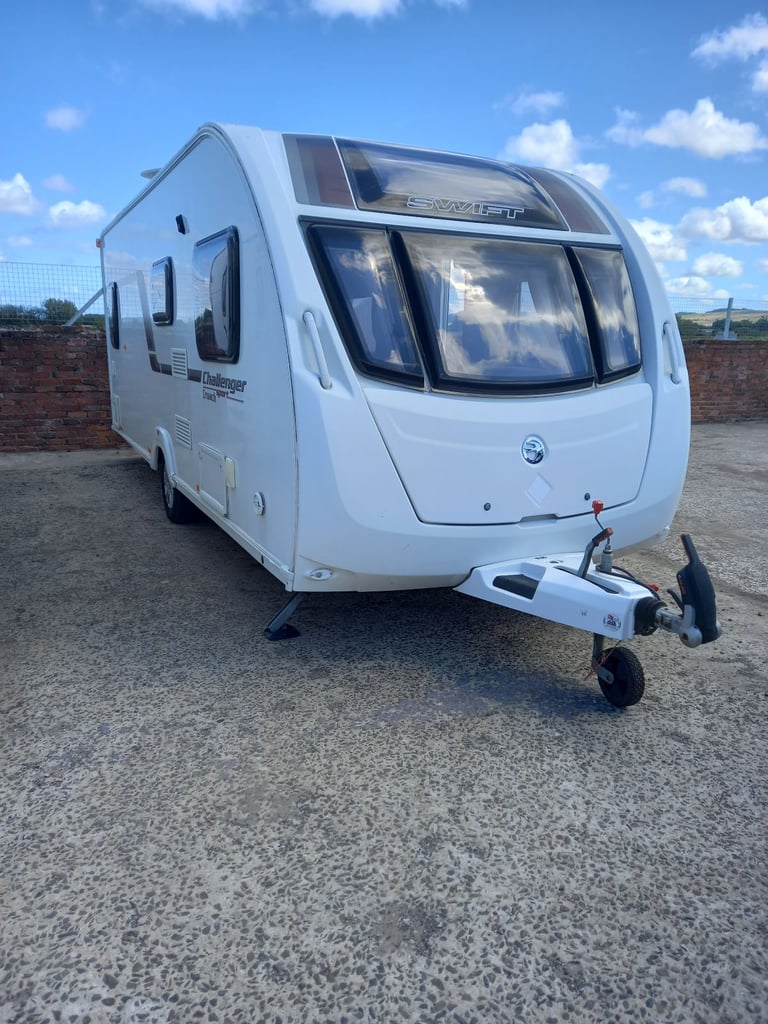Swift challenger sport cruach fixed bed excellent condition 