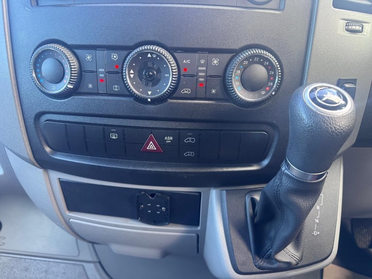 Mercedes Sprinter 314 MWB 13 Seat Minibus. Aircon. Auto. FSH. Reverse Cam. 