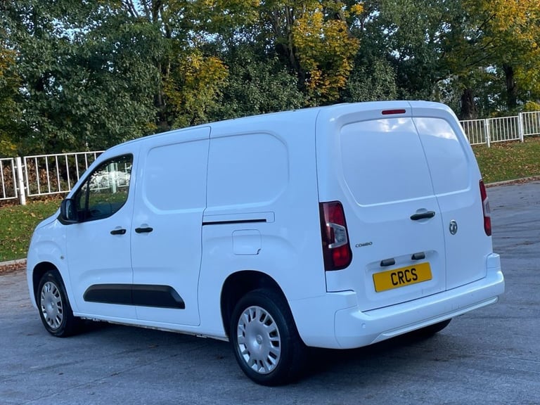 2020 Vauxhall Combo 2300 1.5 Turbo D 100ps H1 Sportive Van PANEL VAN DIESEL Manual