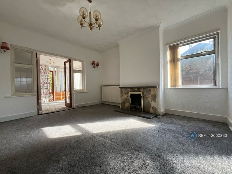 3 bedroom house in Central Avenue, Gravesend, DA12 (3 bed) (#2660833)