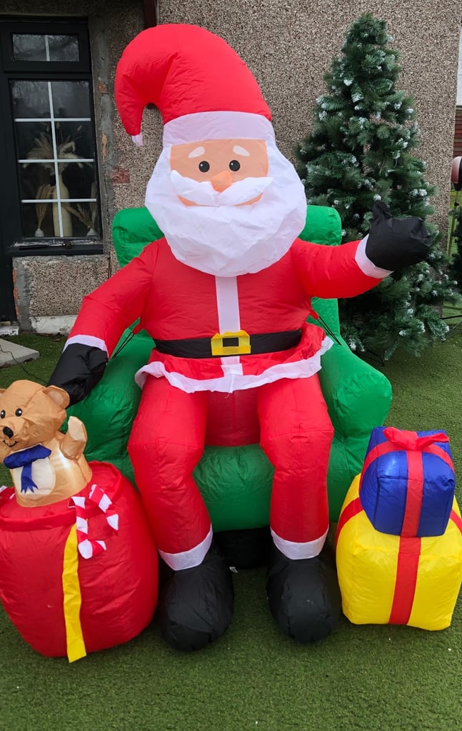 5Ft Pre-Lit Inflatable Santa