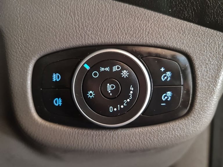 FORD TRANSIT CONNECT 1.5 240 ECOBLUE TREND AUTO L2 120 BHP COMBI VAN