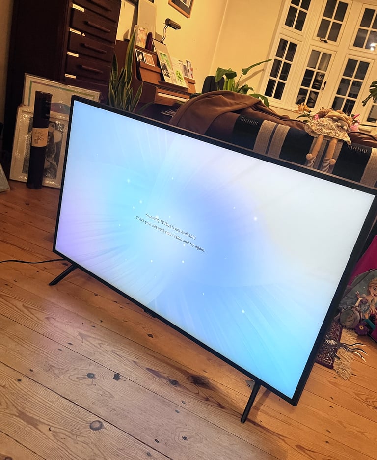 image for Samsung QE43Q60RATXXU 43" 4K QLED Smart TV — Excellent Condition