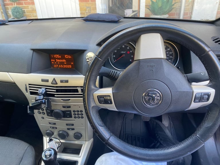 Vauxhall, ASTRA, Convertible, 2009, Manual, 1598 (cc), 3 doors