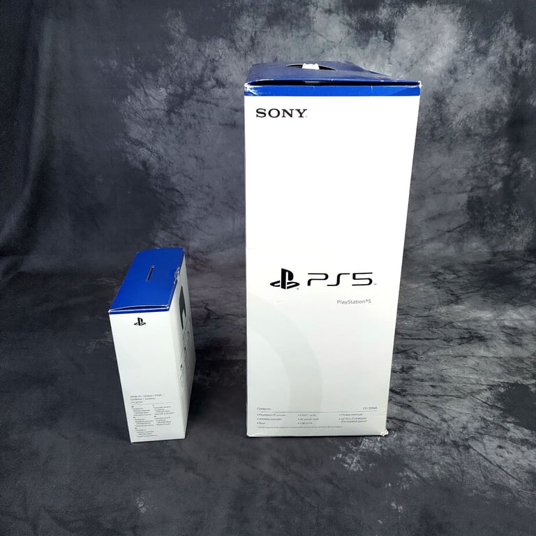 SONY PlayStation 5 - Disc Edition (CFI-1016A) 2 Controllers + Dbrand Darkplates + Damascus Holo Red