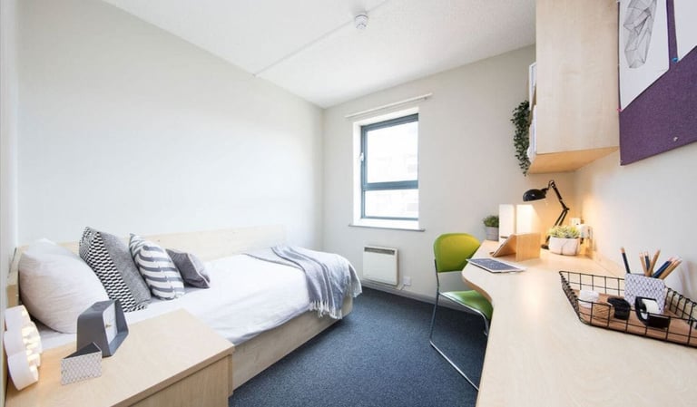 STUDENT ROOMS TO RENT IN SHEFFIELD. EN-SUITE CLASSIC WITH PRIVATE ROOM, BATHROOM AND STUDY AREA
