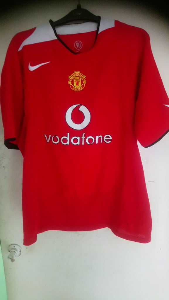image for Official Manchester United 2004 shirt Nike size L